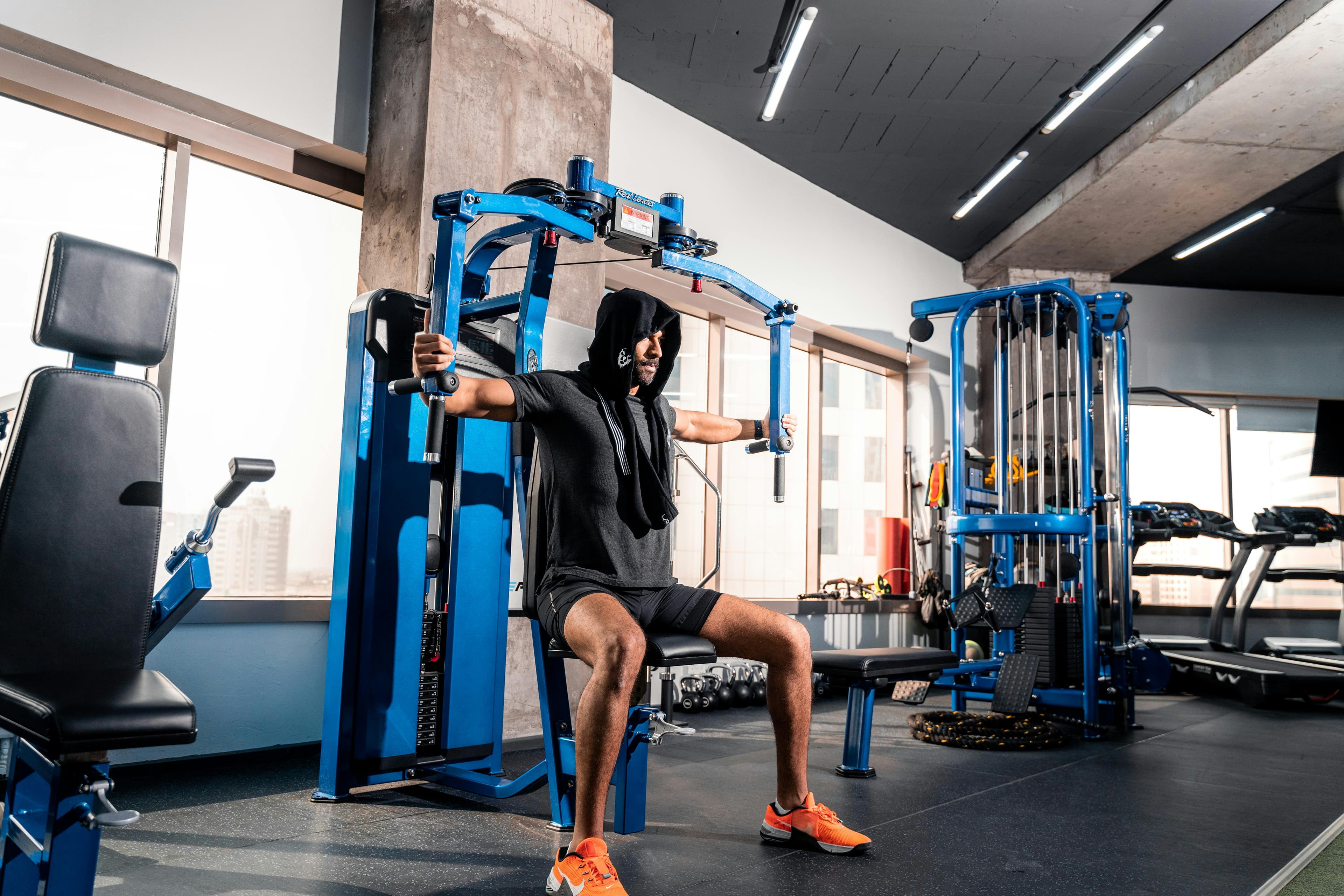 Bro split: o que é, como montar e quando essa divisão vale a pena para hipertrofia