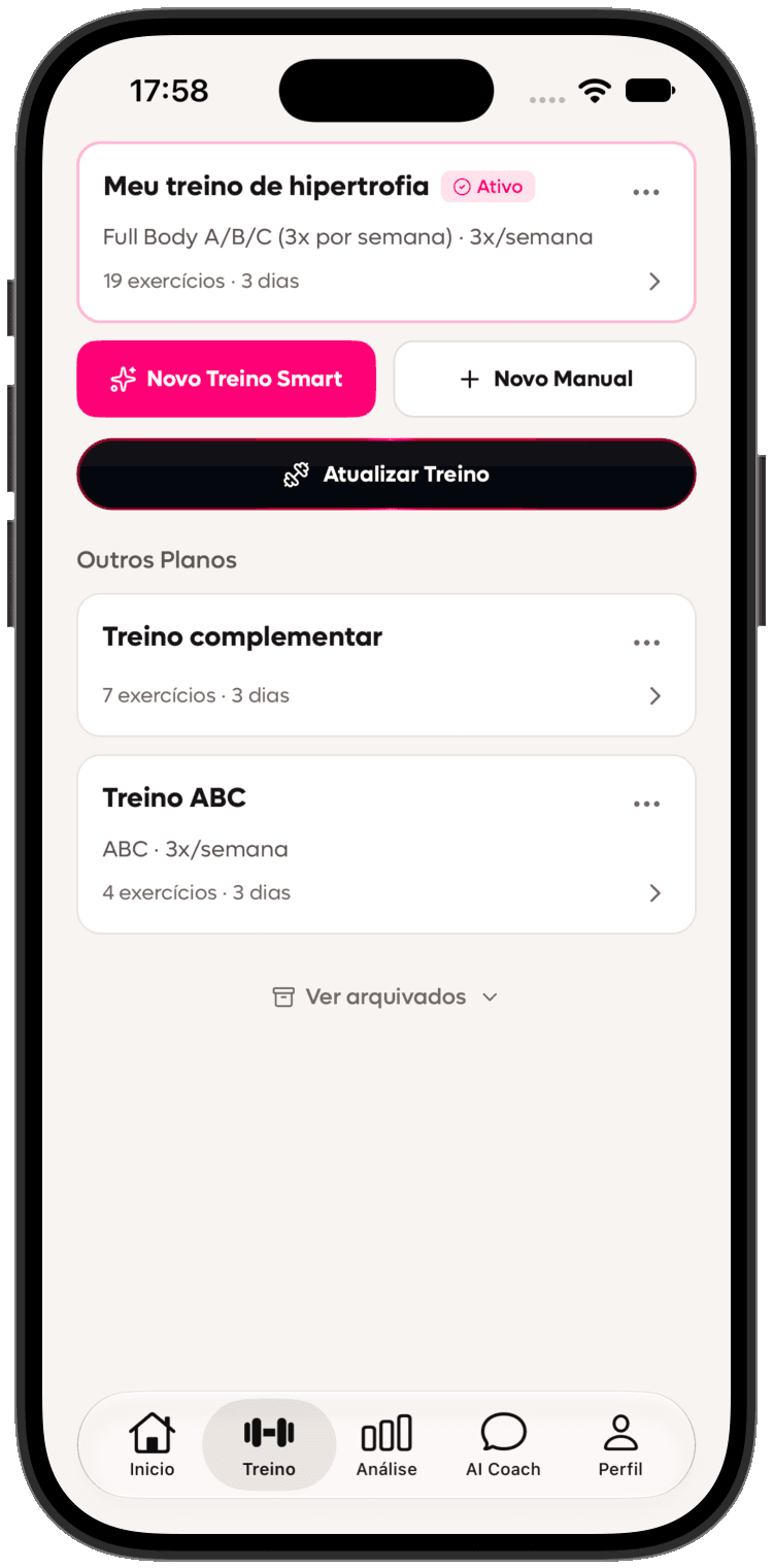 Tela da SelfShapeAI mostrando a biblioteca de planos e a organização de diferentes fases do treino.
